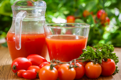 टमाटर जूस के फायदे, बनाने की विधि और स्वास्थ्य लाभ | Tomato Juice Benefits in Hindi 2025